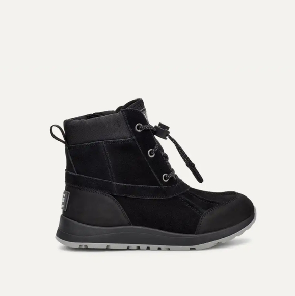 NWOB UGG black Turlock leather boots